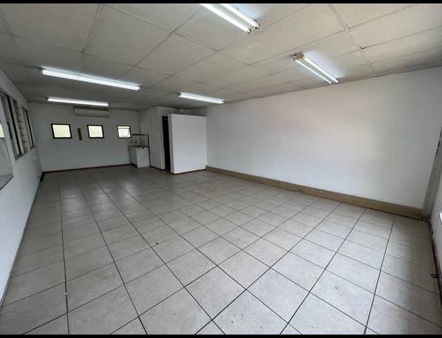 282M² WAREHOUSE TO LET IN STRIJDOMPARK